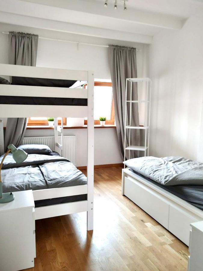Wake Villa Brwinow Buitenkant foto