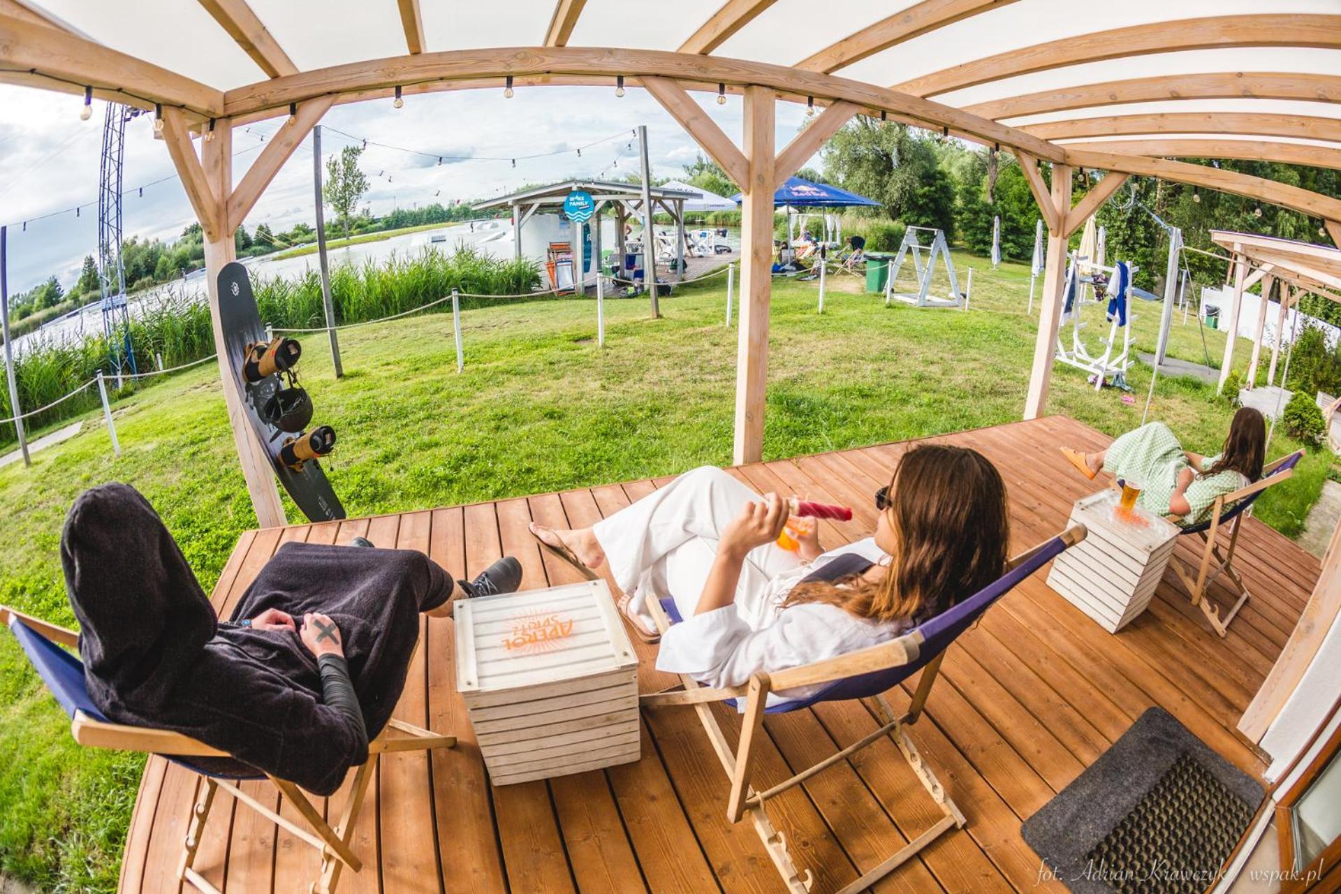 Wake Villa Brwinow Buitenkant foto