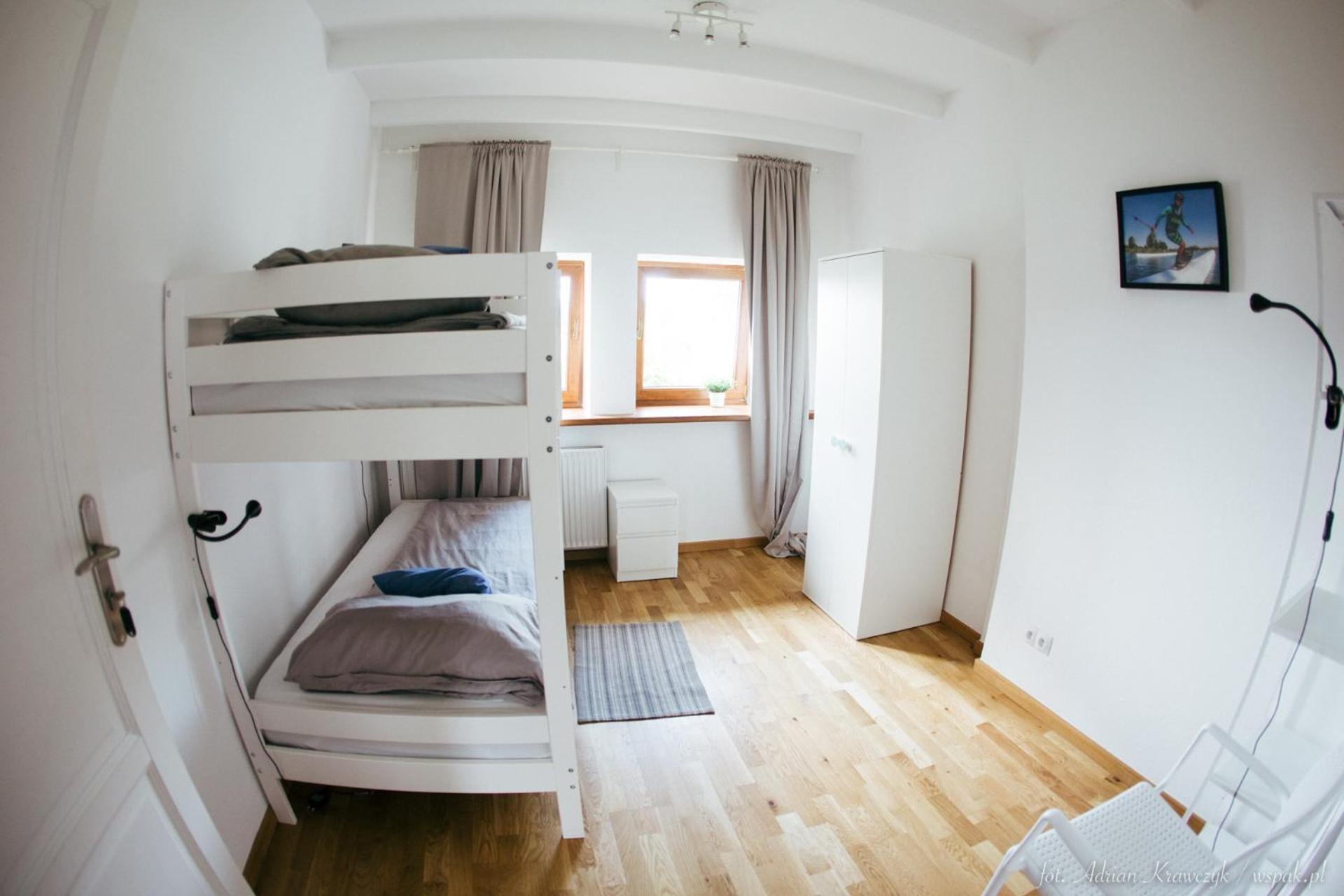 Wake Villa Brwinow Buitenkant foto