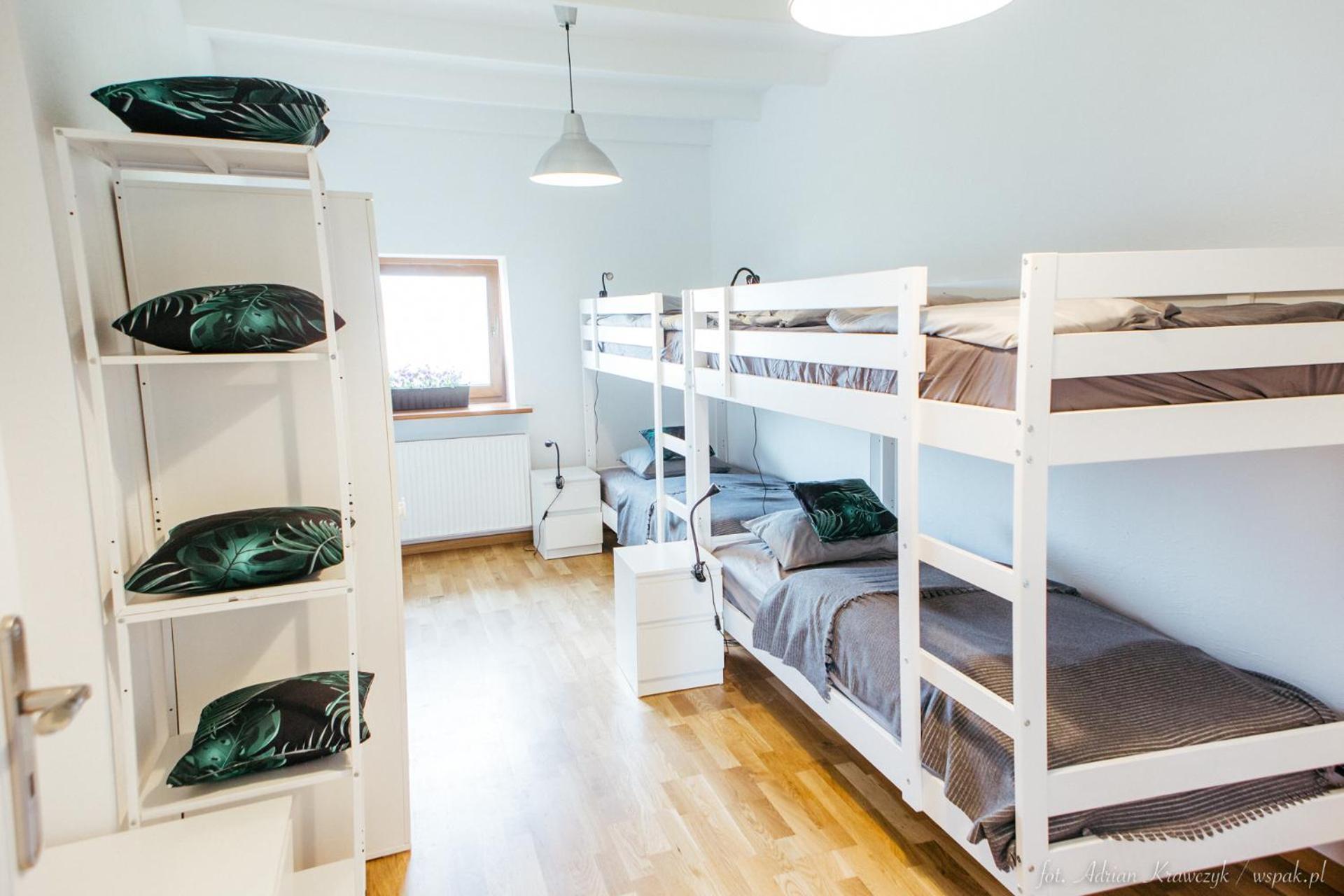 Wake Villa Brwinow Buitenkant foto