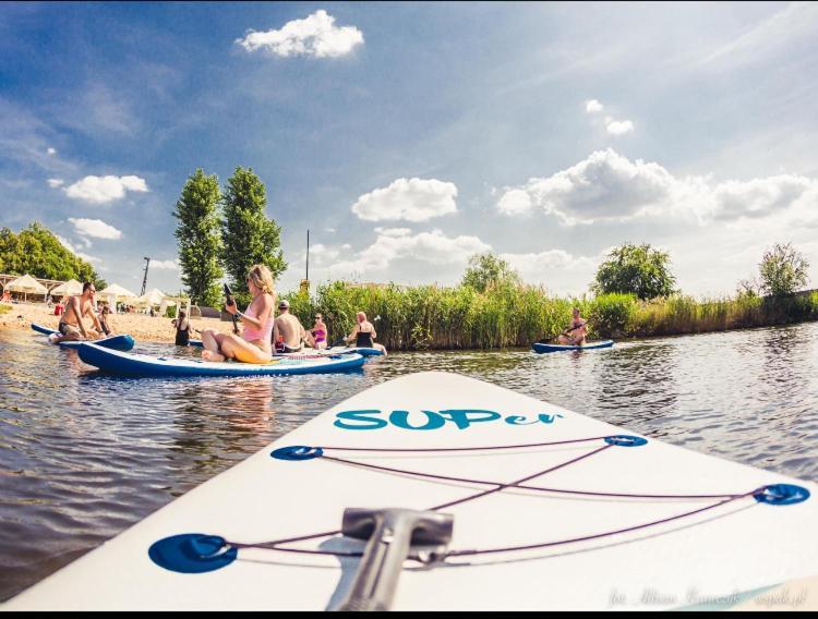 Wake Villa Brwinow Buitenkant foto
