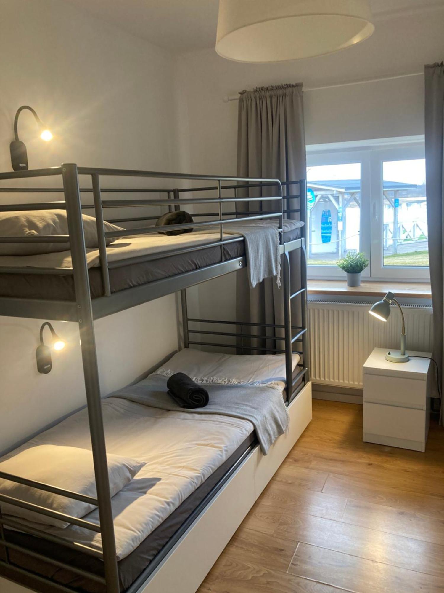 Wake Villa Brwinow Buitenkant foto